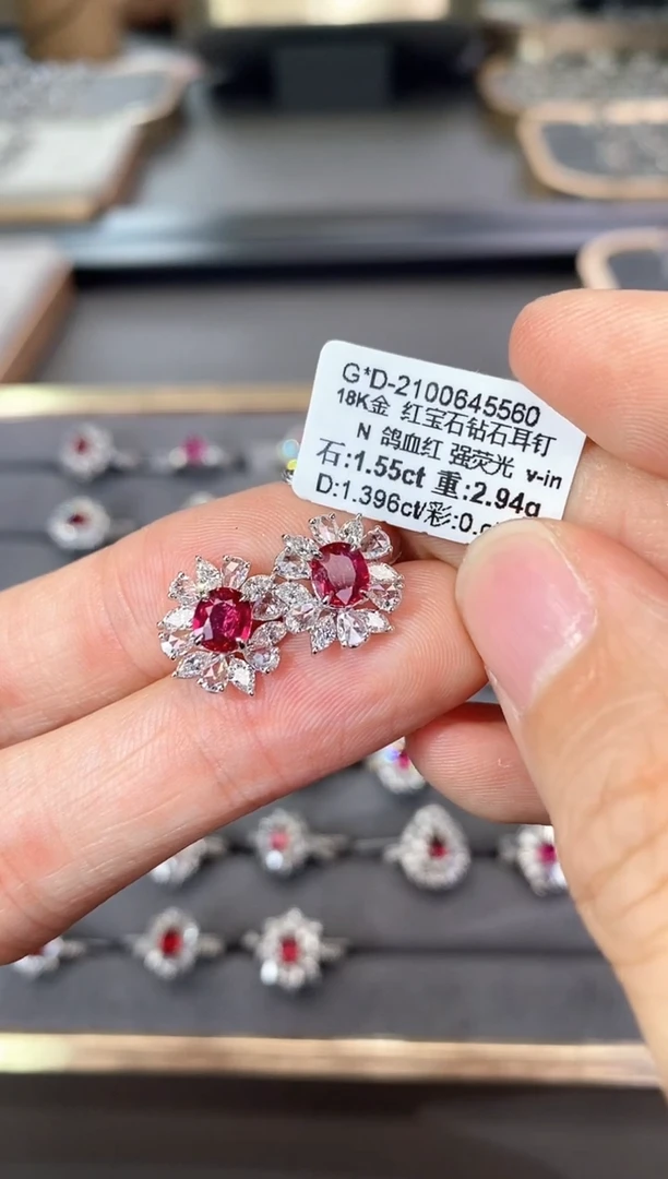 耳饰18K金镶嵌红宝石【闪购】1.55ct/无烧/七天鉴赏