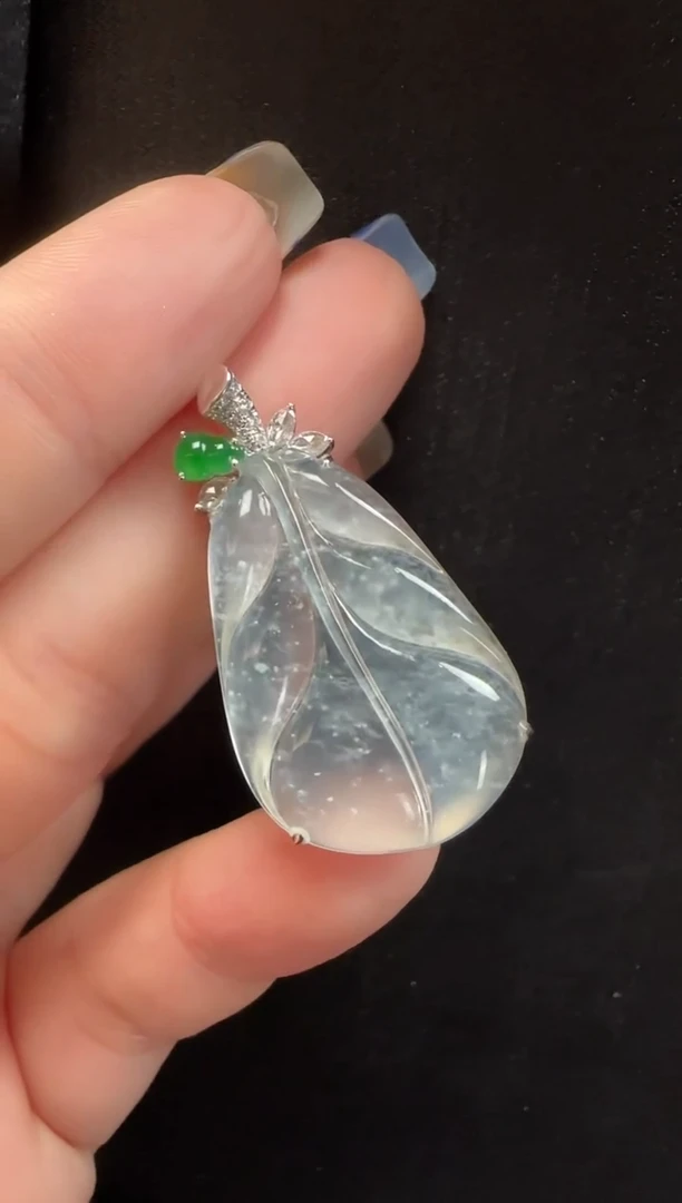 颈饰18K金镶嵌翡翠031叶子一个