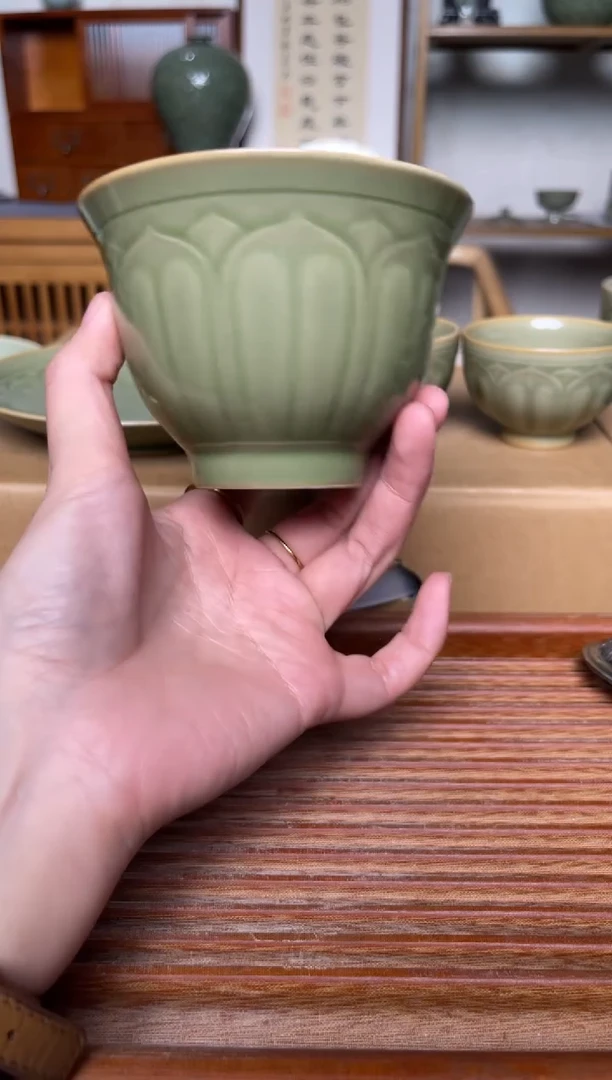 瓷器耀州窑莲瓣纹大主人杯  微瑕