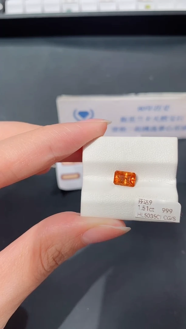 未镶嵌裸石石榴石（芬达石）1.51CT HL5035CI CG/S