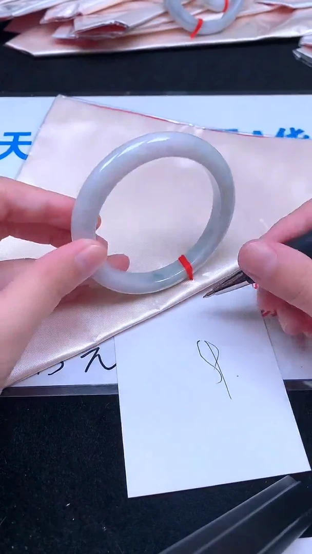 未镶嵌手镯翡翠.