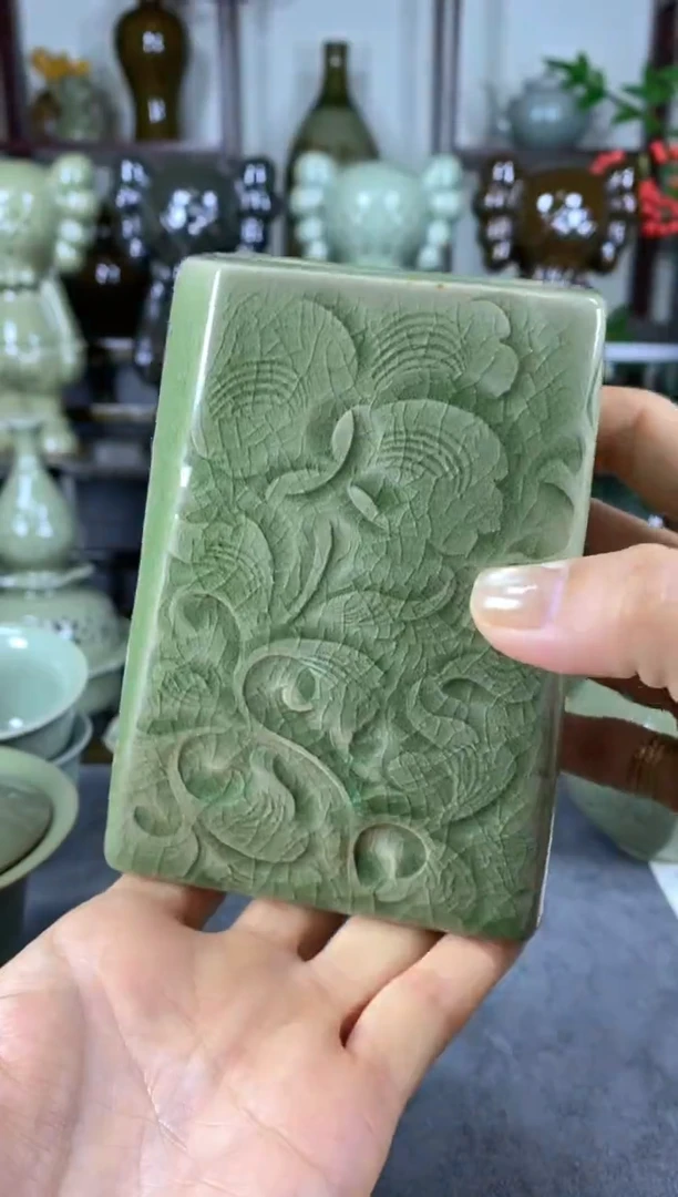 S***y二级 瑕疵 手工刻花笔筒 一个