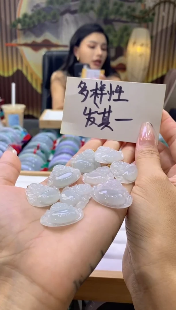 翡翠18K金镶嵌颈饰多样性仅发其一7701