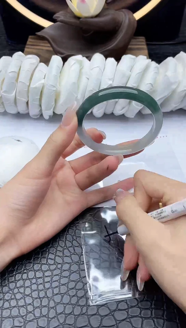 翡翠手镯未镶嵌翡翠一物一图270