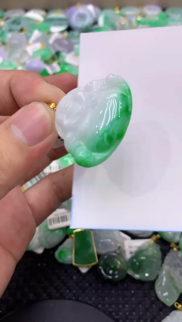 颈饰18K金镶嵌翡翠天然缅甸翡翠A货