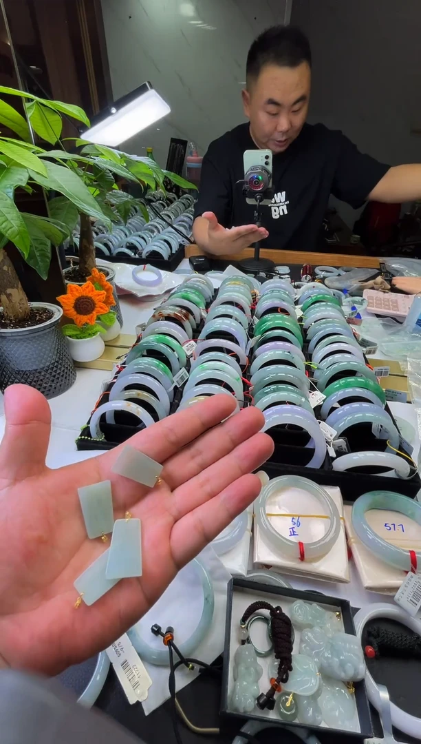 吊坠(赠链)18K金镶嵌翡翠?**?纯天然缅甸翡翠A货