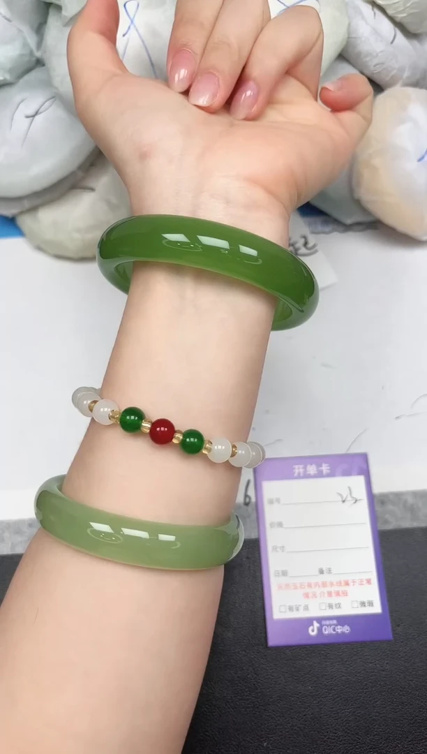 未镶嵌手镯石英质玉A23/6465