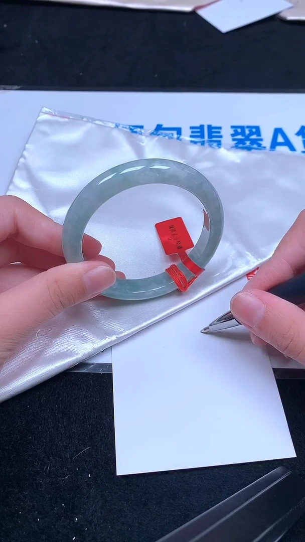 未镶嵌手镯翡翠.