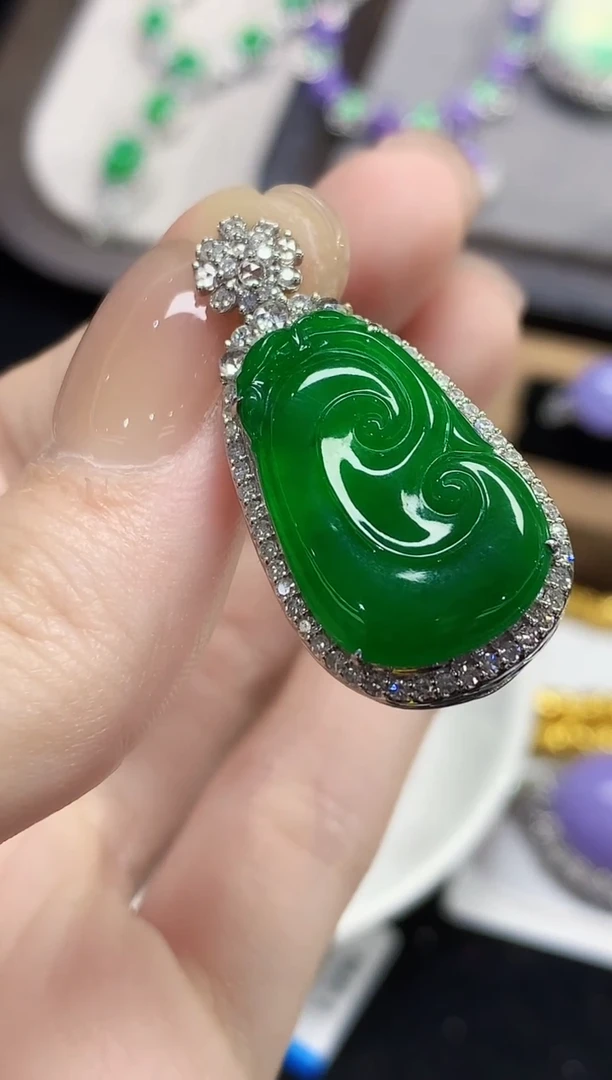 吊坠(不含链)18K金镶嵌翡翠SY