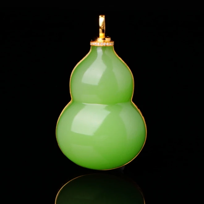 【泓贝珠宝-N078】18k金镶和田玉高色苹果绿典藏级吊坠NGTC国检证书