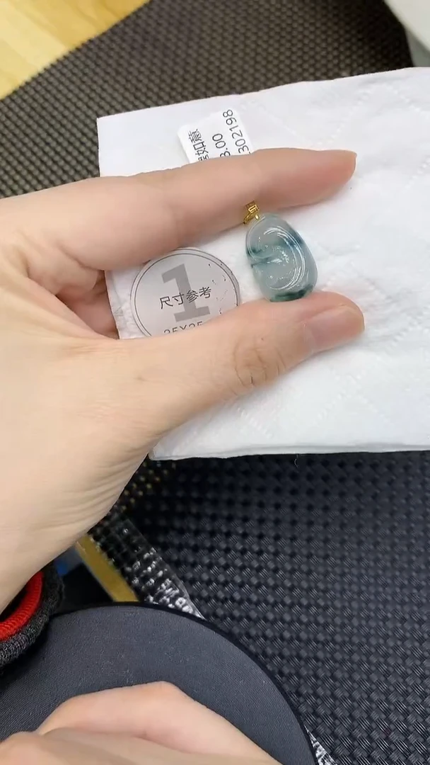 颈饰18K金镶嵌翡翠1