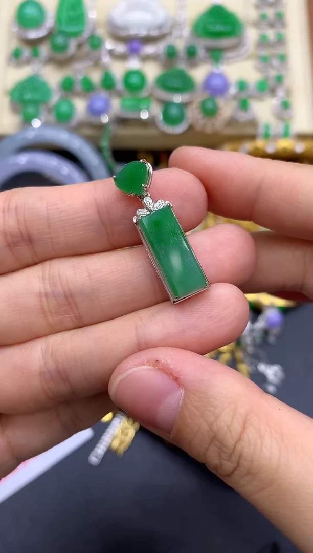 颈饰18K金镶嵌翡翠252-中国好珍宝