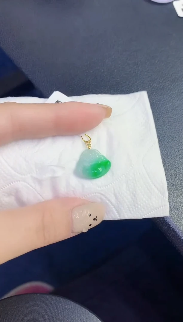 颈饰18K金镶嵌翡翠缅甸天然翡翠A货