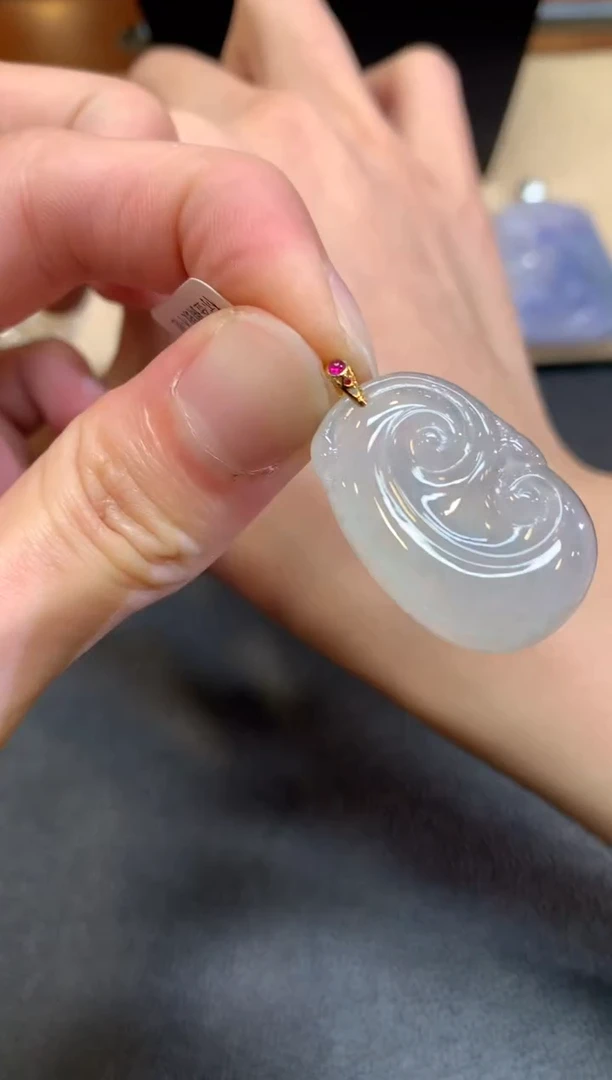 【闪购商品】翡翠颈饰18K金镶嵌如意【无服务费】