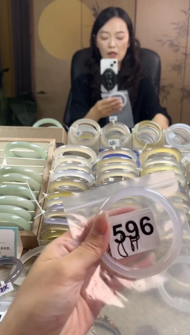 手镯玛瑙/玉髓未镶嵌596