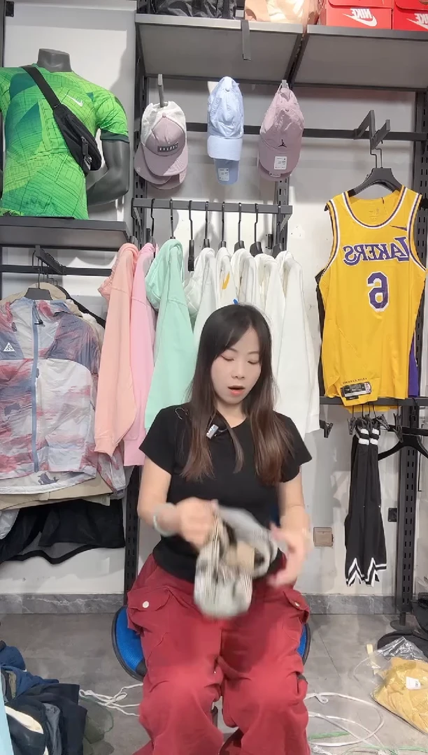 1253  编码 瑕疵款直播间过款为准 尺码