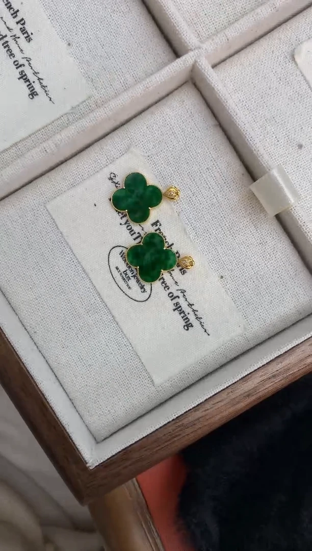 【闪购商品】翡翠颈饰18K金镶嵌花件吊坠  多样性发（1件）