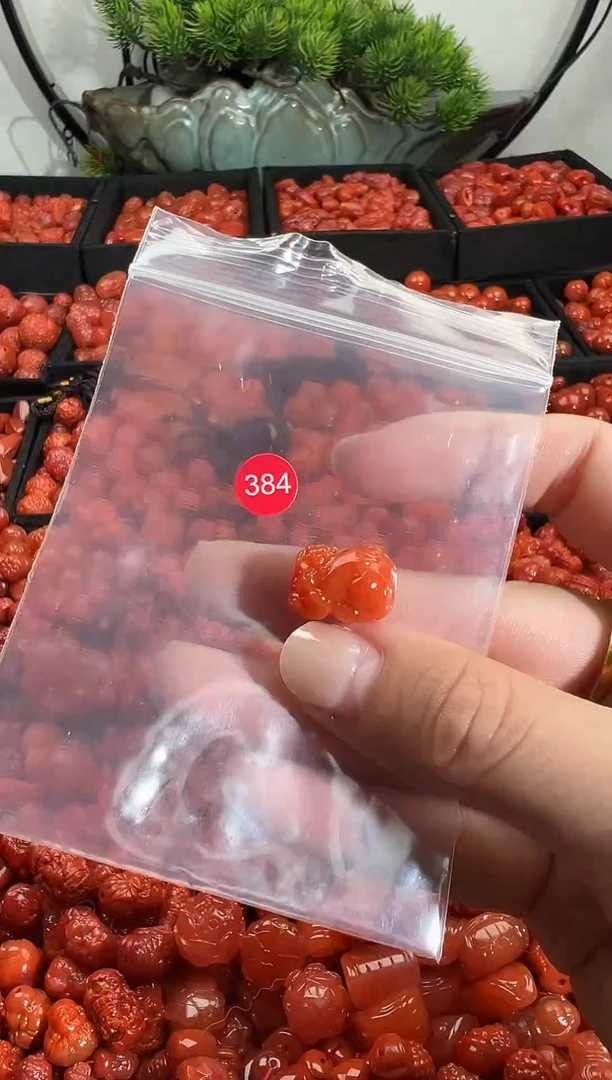 颈饰未镶嵌南红玛瑙1