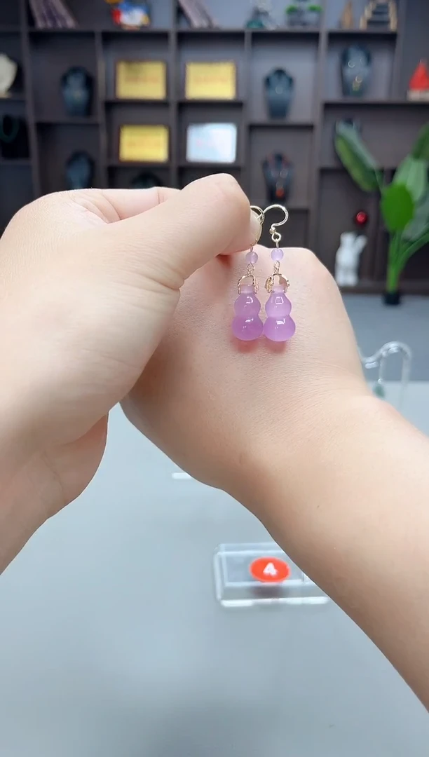 未镶嵌石英质玉（天山翠）耳饰236000