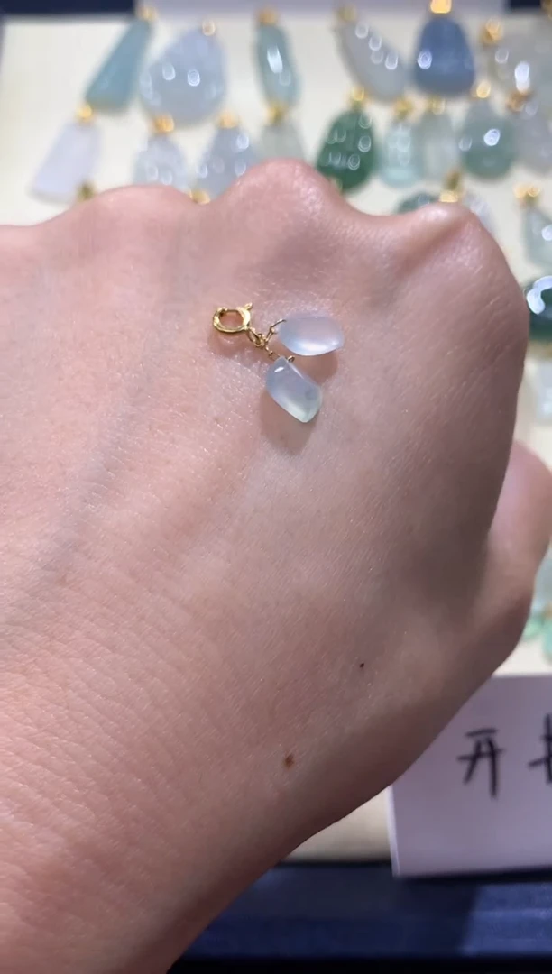 颈饰18K金镶嵌翡翠翡翠