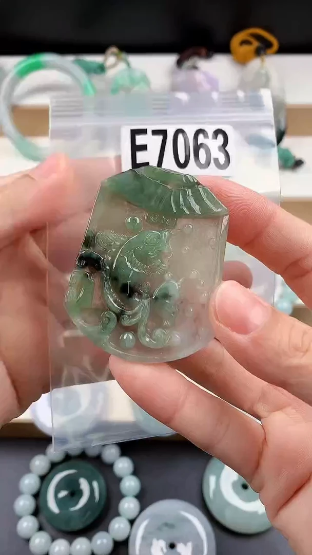 颈饰未镶嵌翡翠天然翡翠吊坠挂件