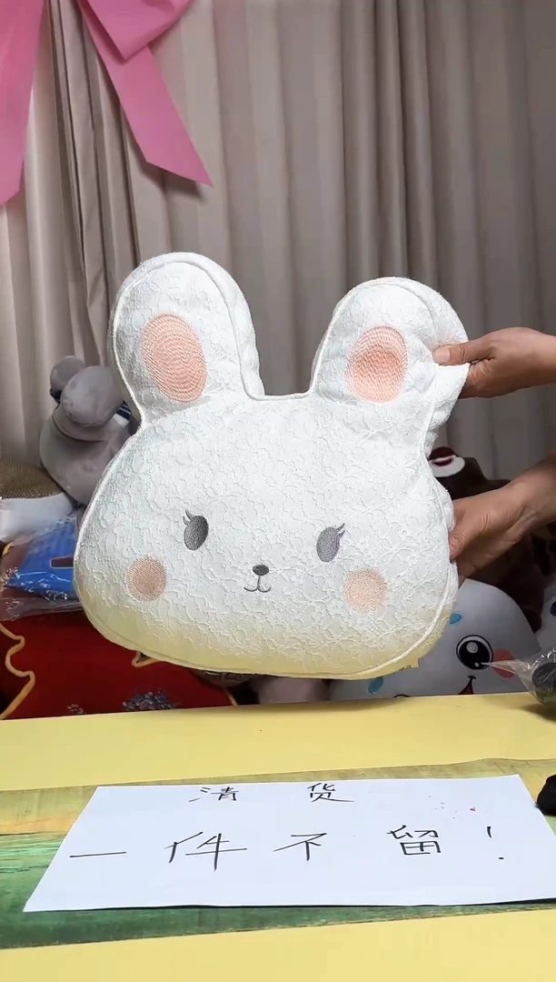 毛绒毛绒玩具样版兔子抱枕