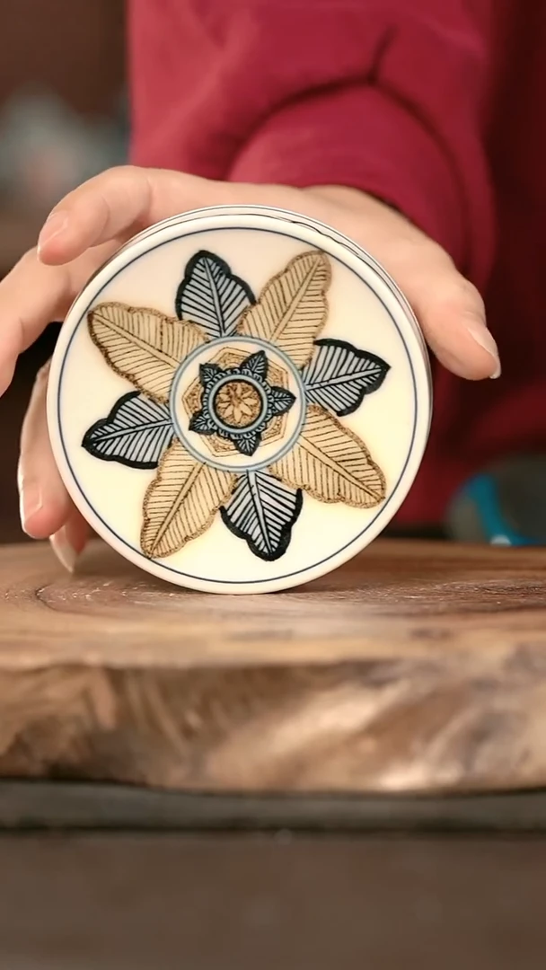 手绘手绘高温现代瓷  气   芭蕉叶盖置9cm