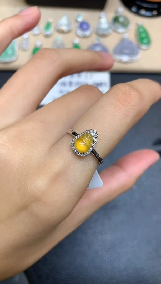18K金镶嵌戒指翡翠葫芦【无服务费