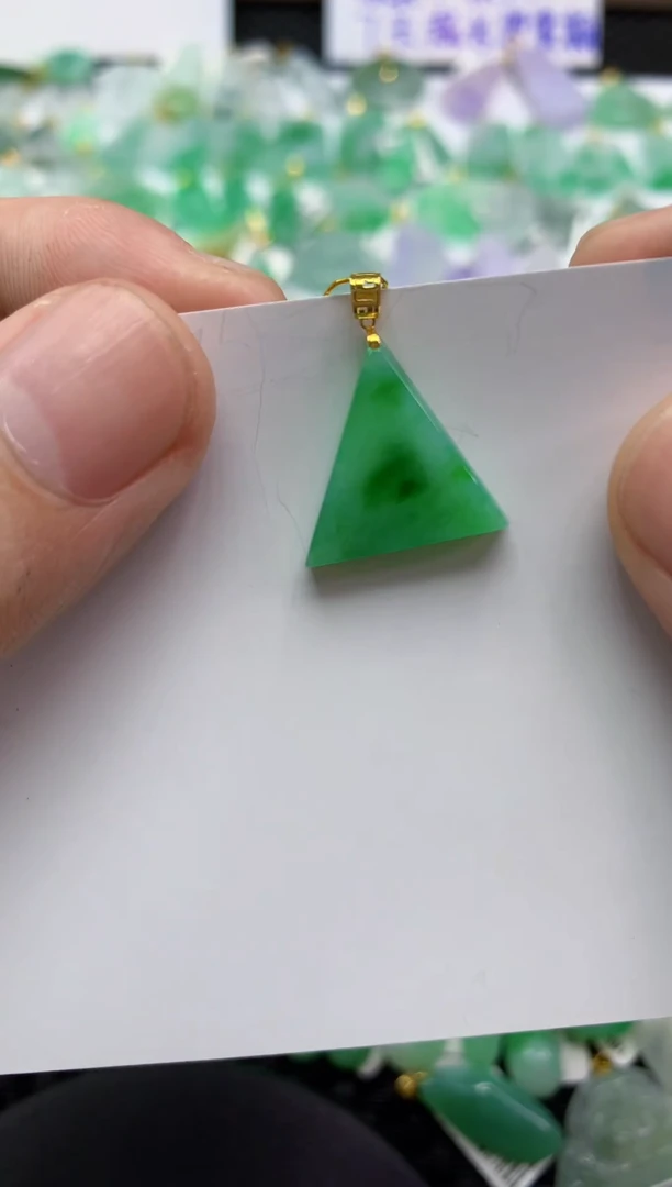 翡翠18K金镶嵌颈饰111111111