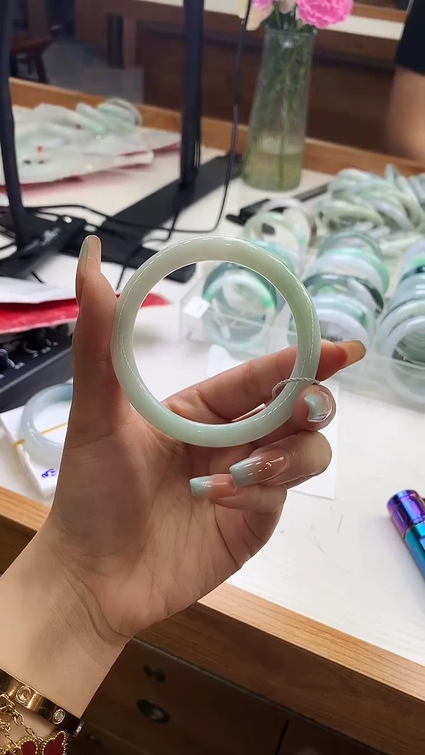 翡翠手镯未镶嵌静****?57