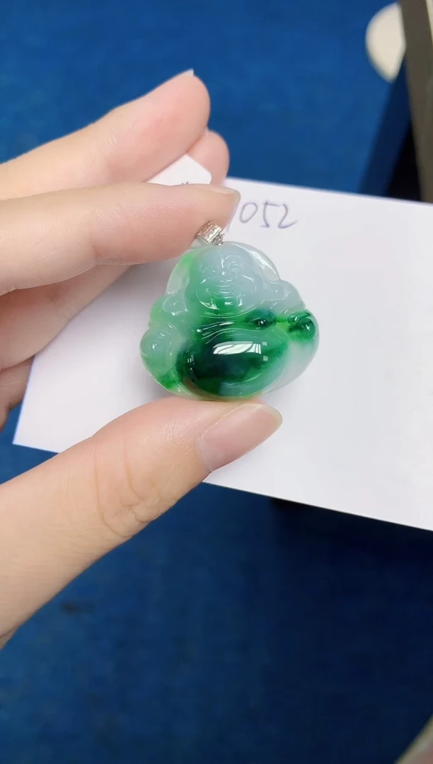 翡翠18K金镶嵌颈饰天然缅甸翡翠A货