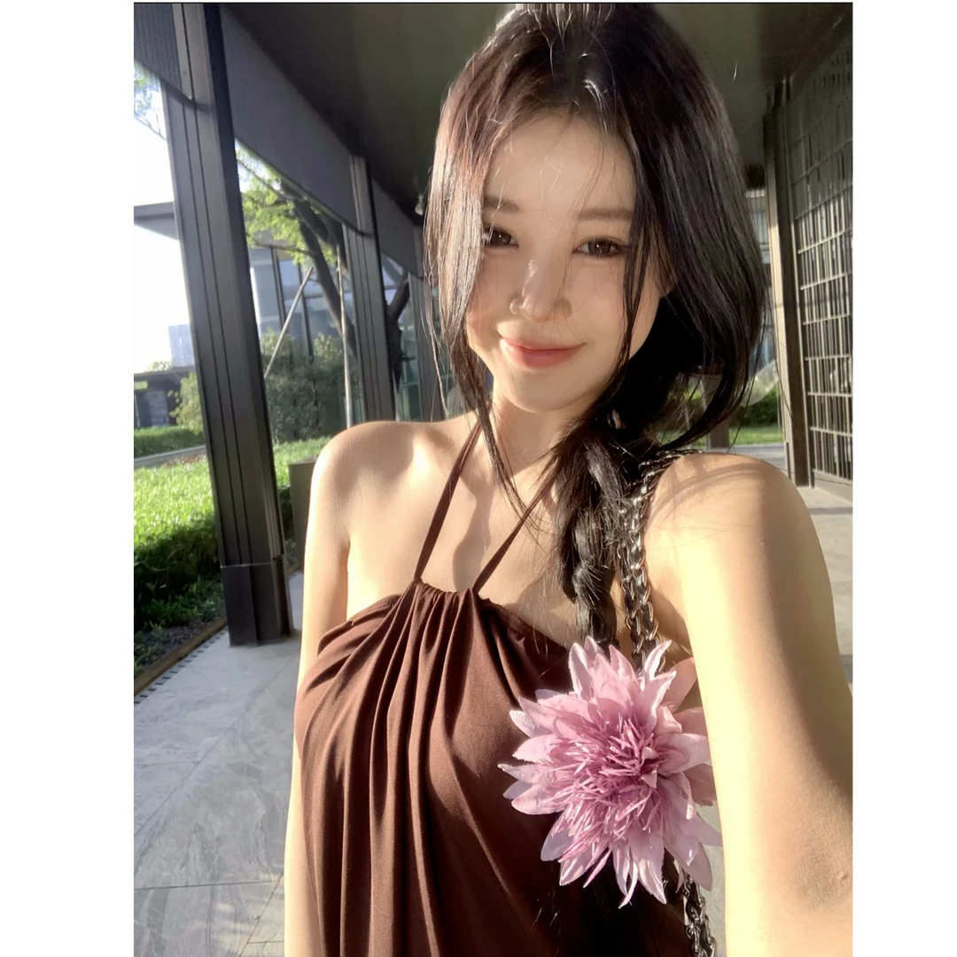 羊咩咩YanG【清仓默认微瑕】辣妹度假风挂脖抹胸收腰包臀垂感连衣裙