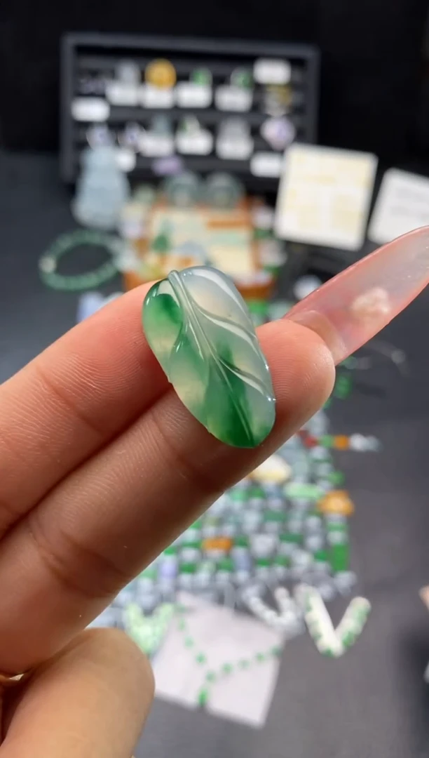 【闪购商品】翡翠挂件未镶嵌叶子
