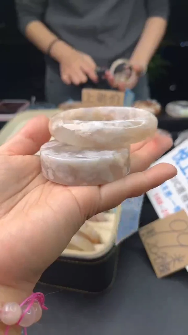 【闪购商品】石英质玉手镯未镶嵌赠送镯心（60圈口）无证书