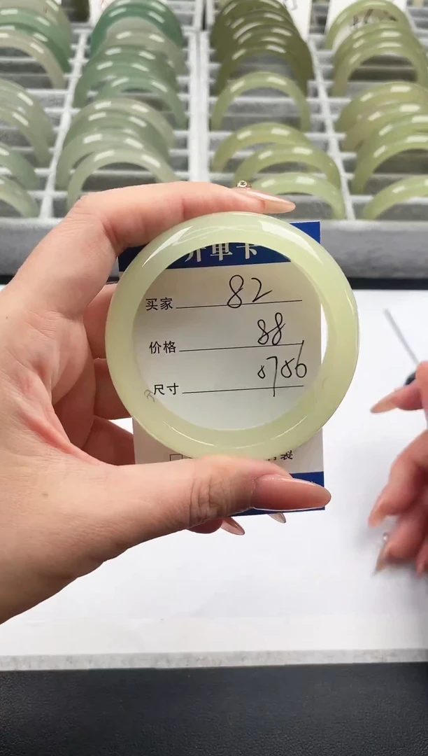 未镶嵌手镯石英质玉浓蜂蜜