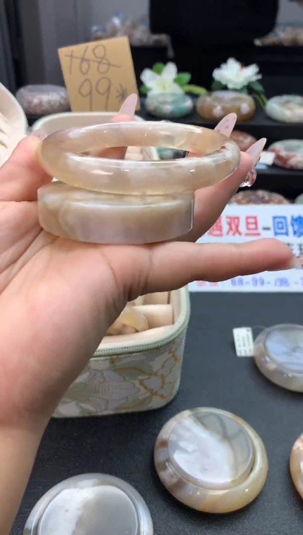 未镶嵌手镯石英质玉（60-61圈口）赠送镯心 无证书