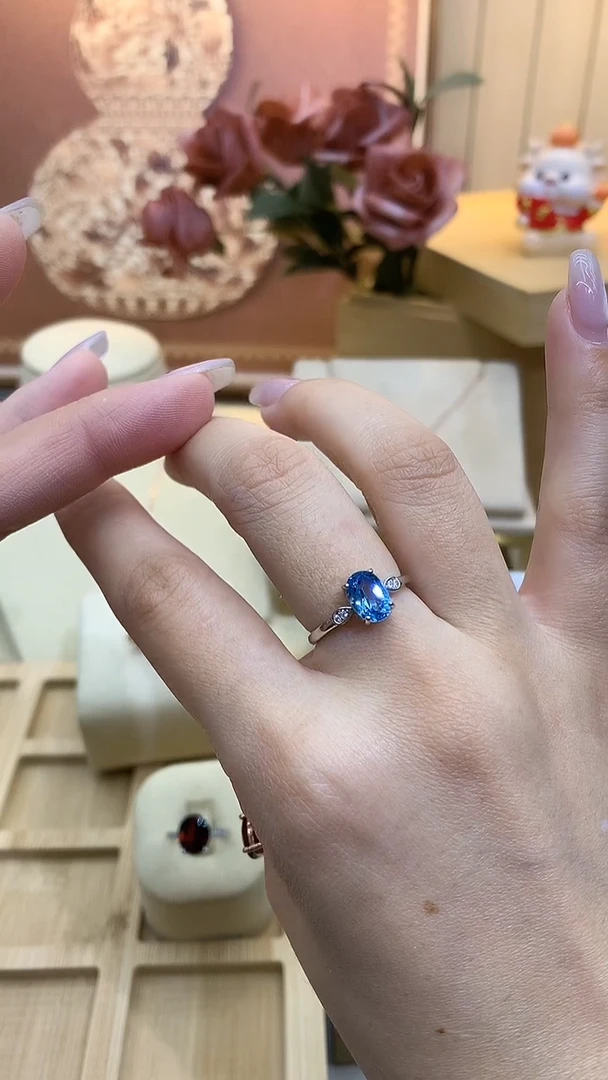 银S925镶嵌戒指托帕石蓝托帕