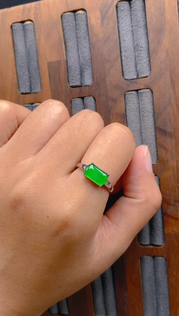 银S925镶嵌戒指翡翠马鞍戒指