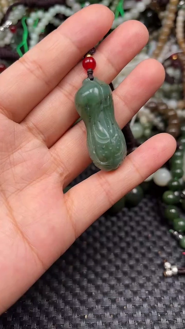 和田玉未镶嵌颈饰1