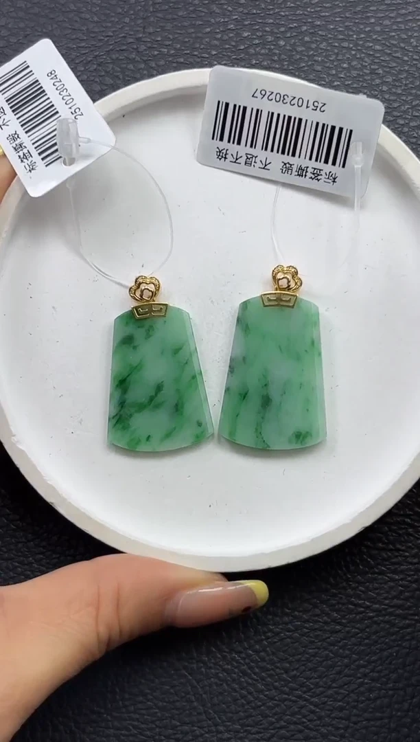 颈饰18K金镶嵌翡翠YM1401-2 无事牌 多样性发一件