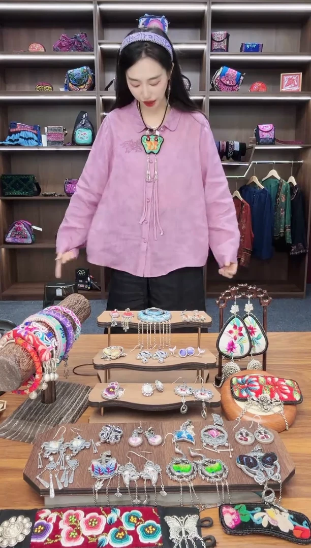 织绣A175蒙阿苏苗绣传承店