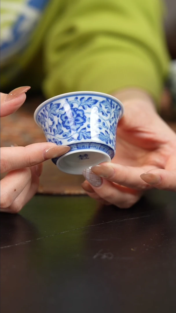 【闪购商品】杯看山柴窑青花缠枝