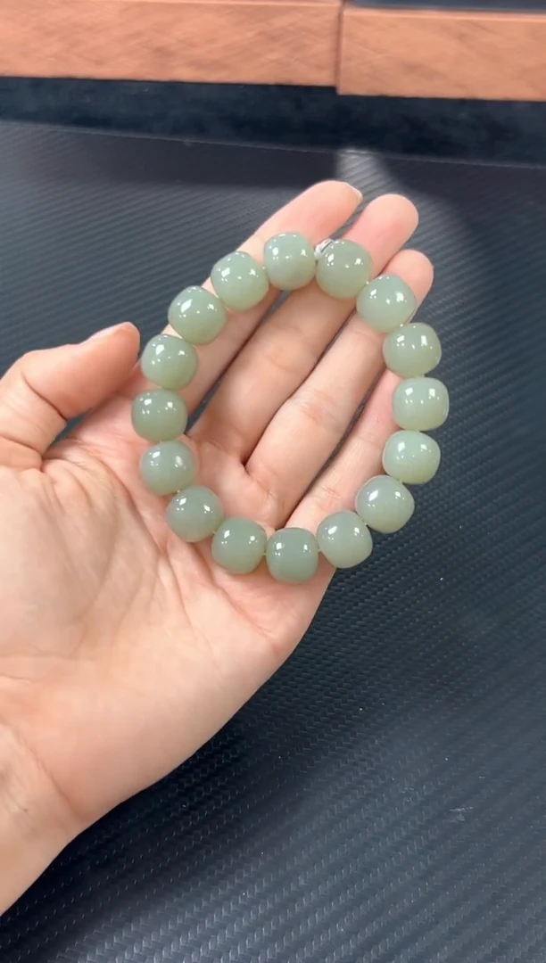 手串未镶嵌和田玉且末微色差近矿卡13*14mk