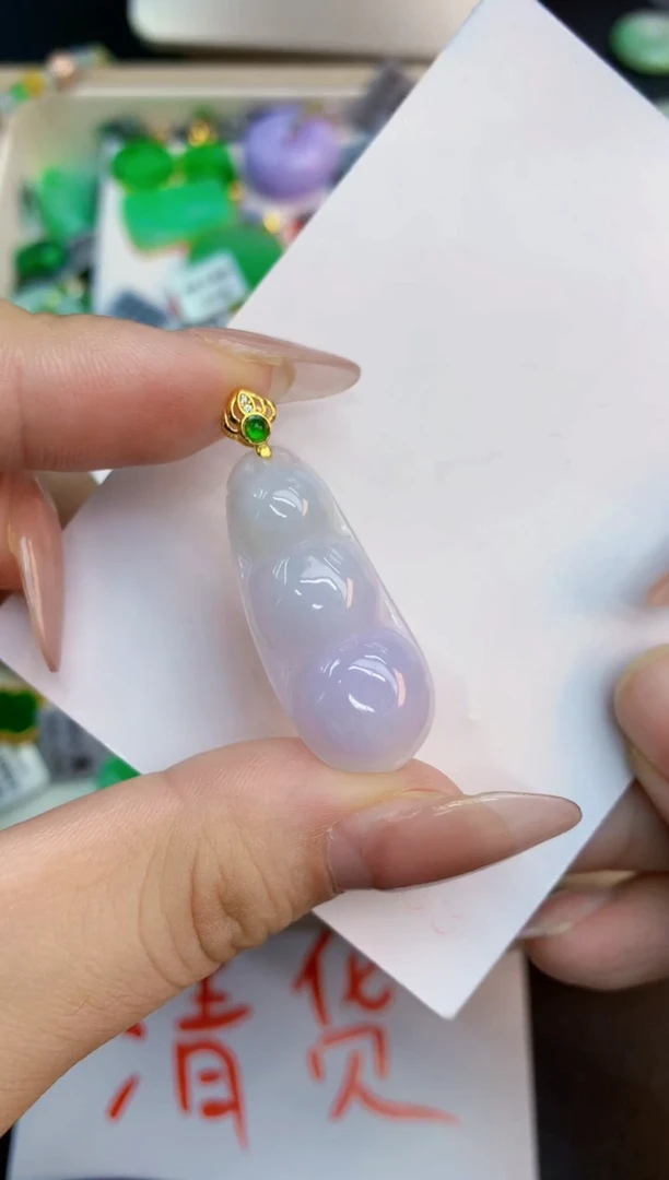 翡翠未镶嵌颈饰1