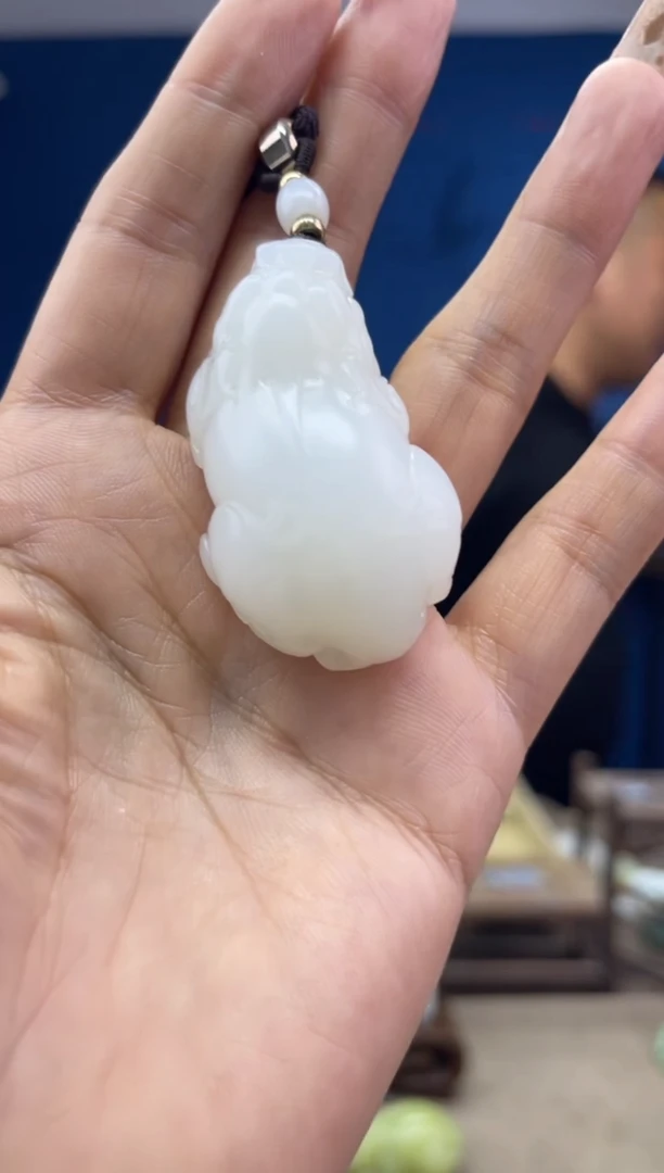 和田玉未镶嵌颈饰1