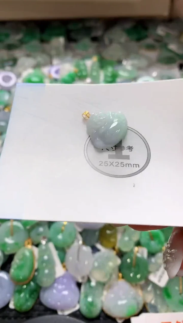 颈饰18K金镶嵌翡翠1111111111111111