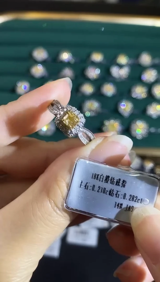 18K金镶嵌戒指钻石00