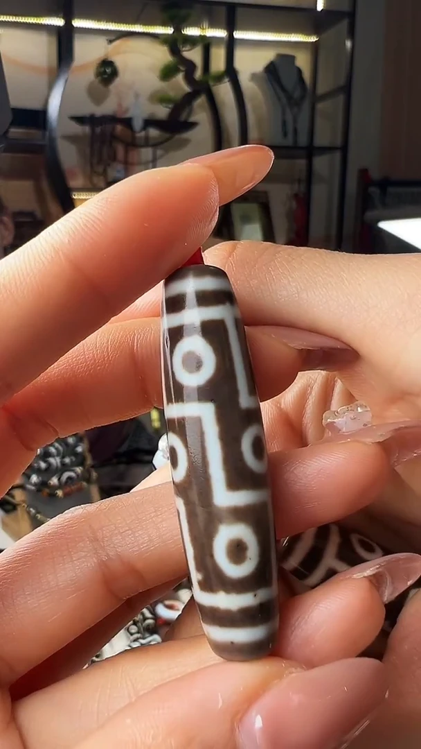 未镶嵌颈饰玛瑙/玉髓空****?九眼