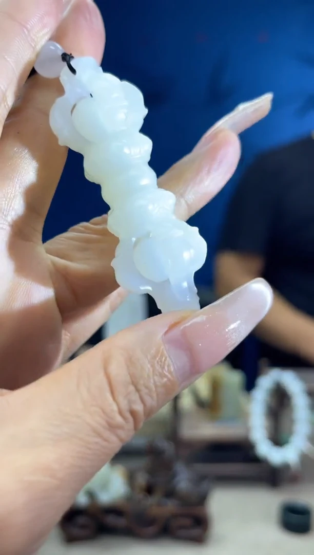 和田玉未镶嵌颈饰1