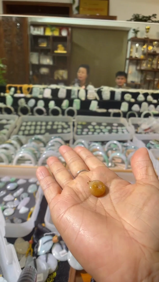 颈饰18K金镶嵌翡翠真金真翡 冰黄翡